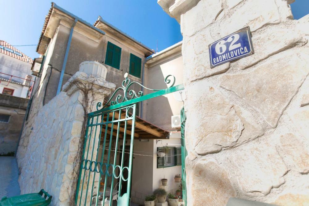 Apartment Antica With Yard & Bbq Split Exterior foto